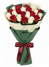 Букет Микс из красных и белых роз в Андреевке