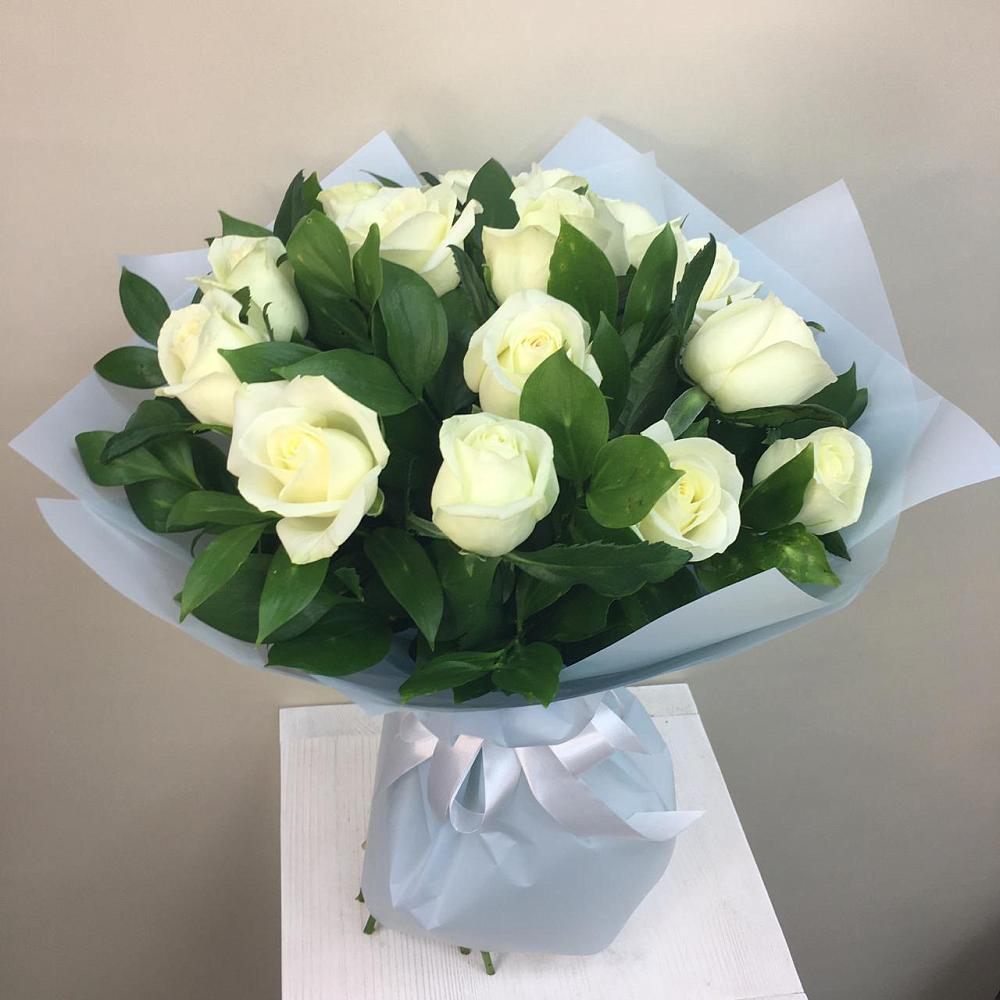 Букет 15 Белых роз Проуд в Андреевке