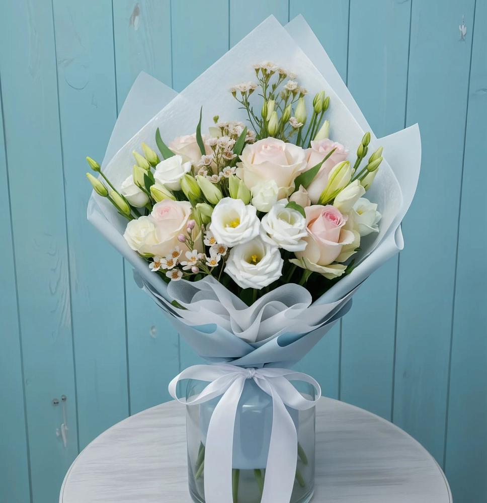 Букет цветов из: Розы и Лизиантусы в Андреевке