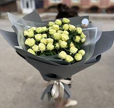 Букет Белые кустовые розы Солинеро в Андреевке