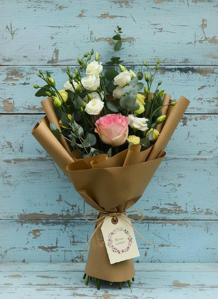 Букет цветов из: Розы и Лизиантусы в Андреевке