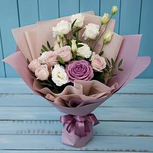 Букет цветов из:  Розы и Лизиантусы в Андреевке