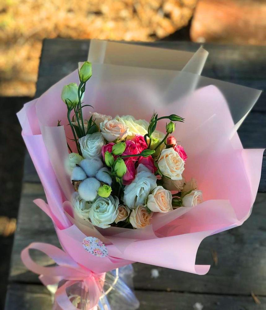 Букет цветов из: Розы и Лизиантусы в Андреевке