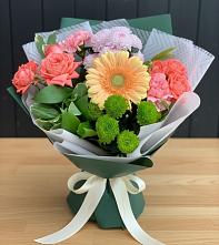 Букет цветов из:  Гвоздики, Розы, Герберы и Хризантемы в Андреевке