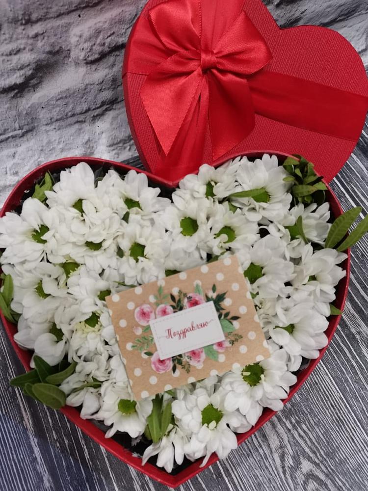 Цветочная композиция из Хризантемы в виде сердца в Андреевке