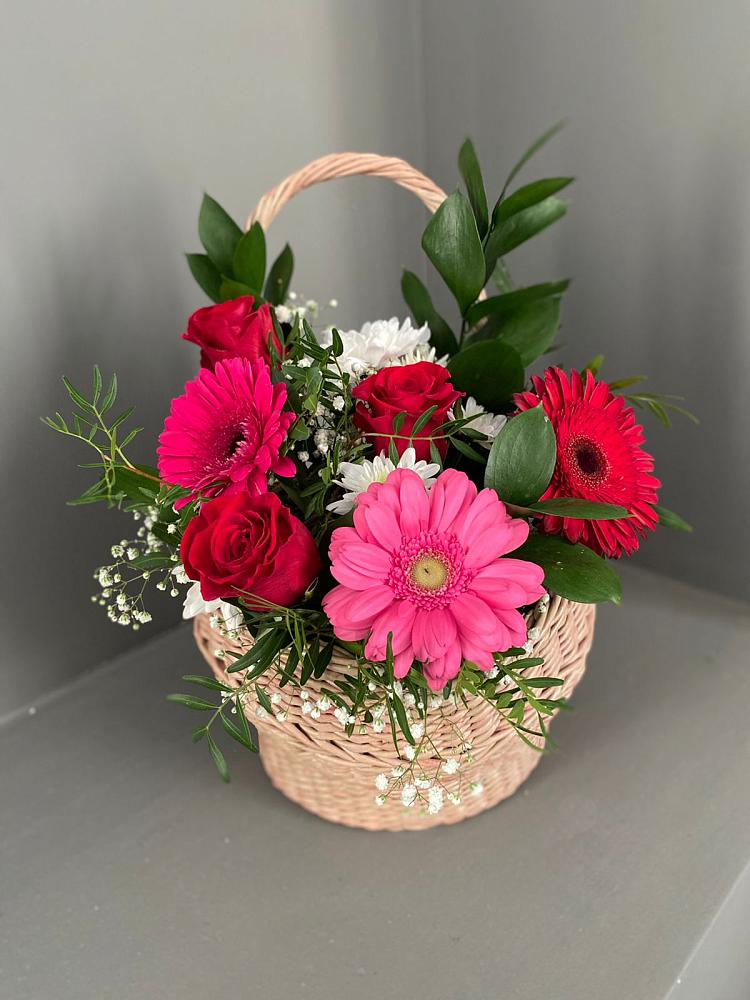Цветочная композиция из Розы, Хризантемы и Герберы в корзине в Андреевке